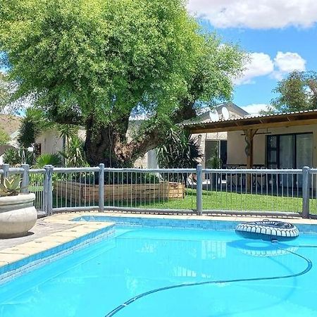Potties Guesthouse De Aar Exterior foto