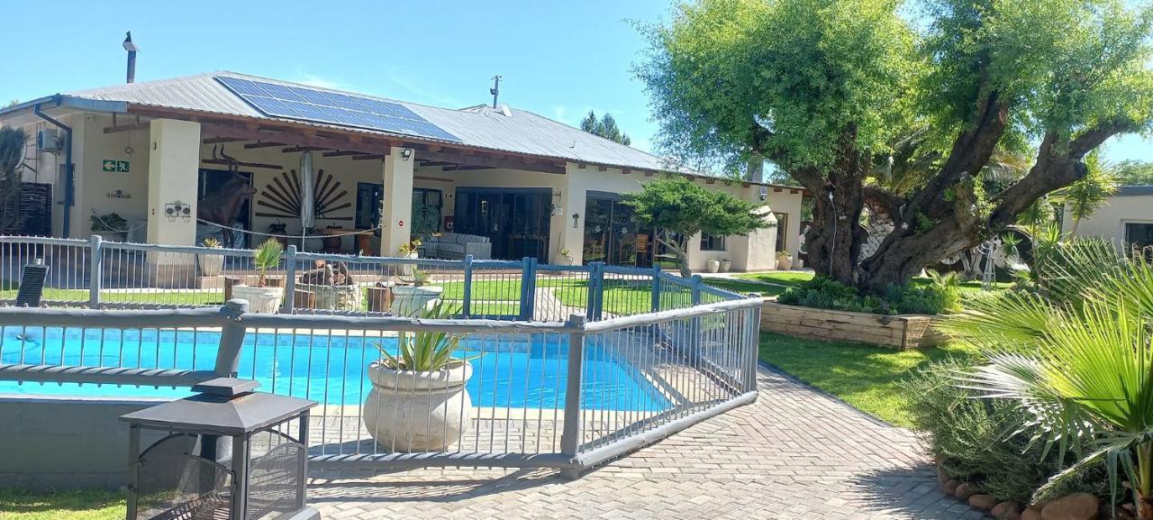 Potties Guesthouse De Aar Exterior foto