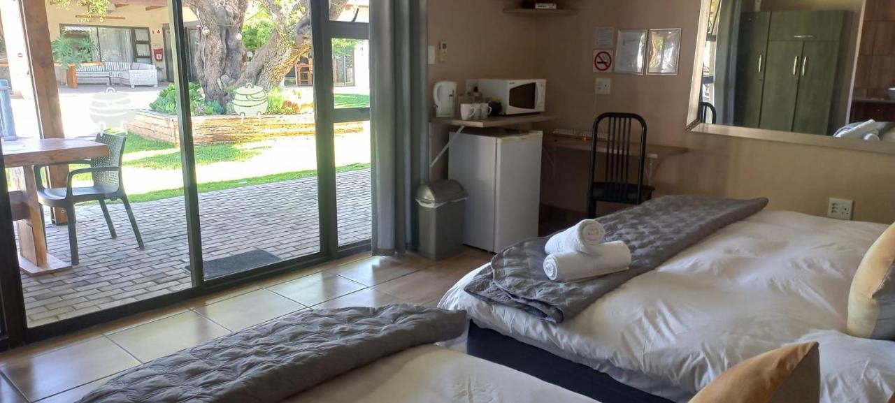 Potties Guesthouse De Aar Exterior foto