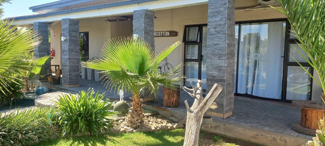 Potties Guesthouse De Aar Exterior foto
