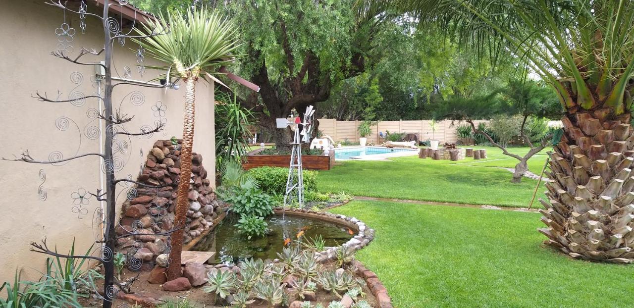 Potties Guesthouse De Aar Exterior foto